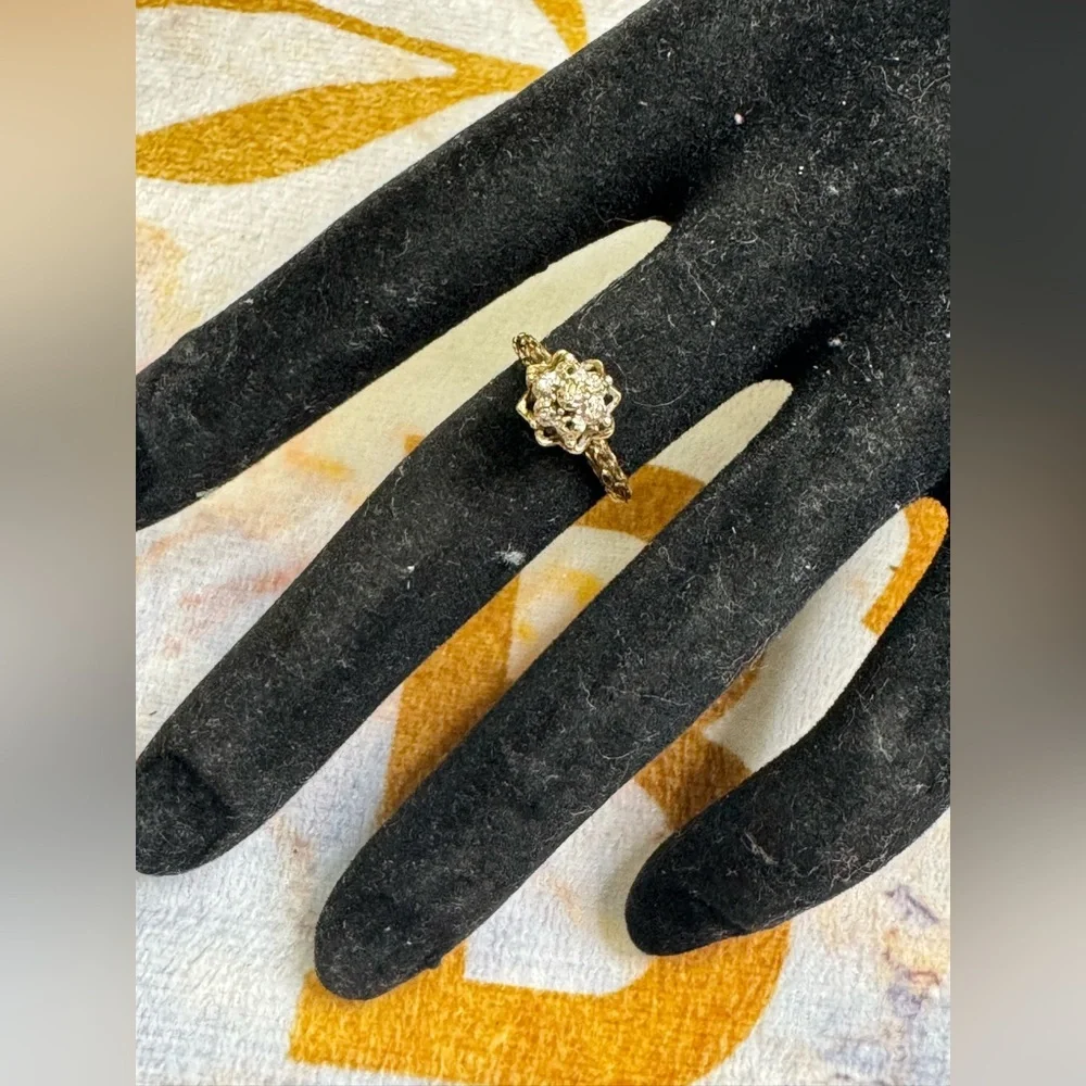 Vintage 10 Karat Plumb Gold Diamond Cluster Ring (Missing 2 Stones)